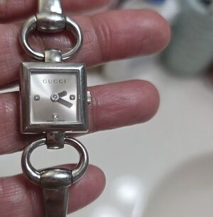 Gucci Silver Women's Watch Small Size 15 FroM japan